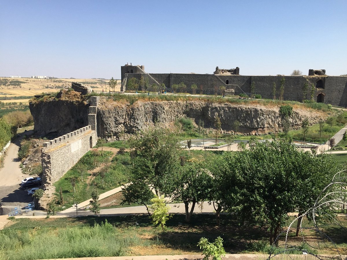 Diyarbakır - Cahit Sıtkı Tarancı Evi - Ulu Camii - Tarihi Surlar - Batman - Hasankeyf - El Rızk Camii - Sultan Süleyman Camii - Zeynel Bey Türbesi - Mardin- Midyat - Midyat Konuk Evi - Telkariciler ve Gümüşçüler Çarşısı